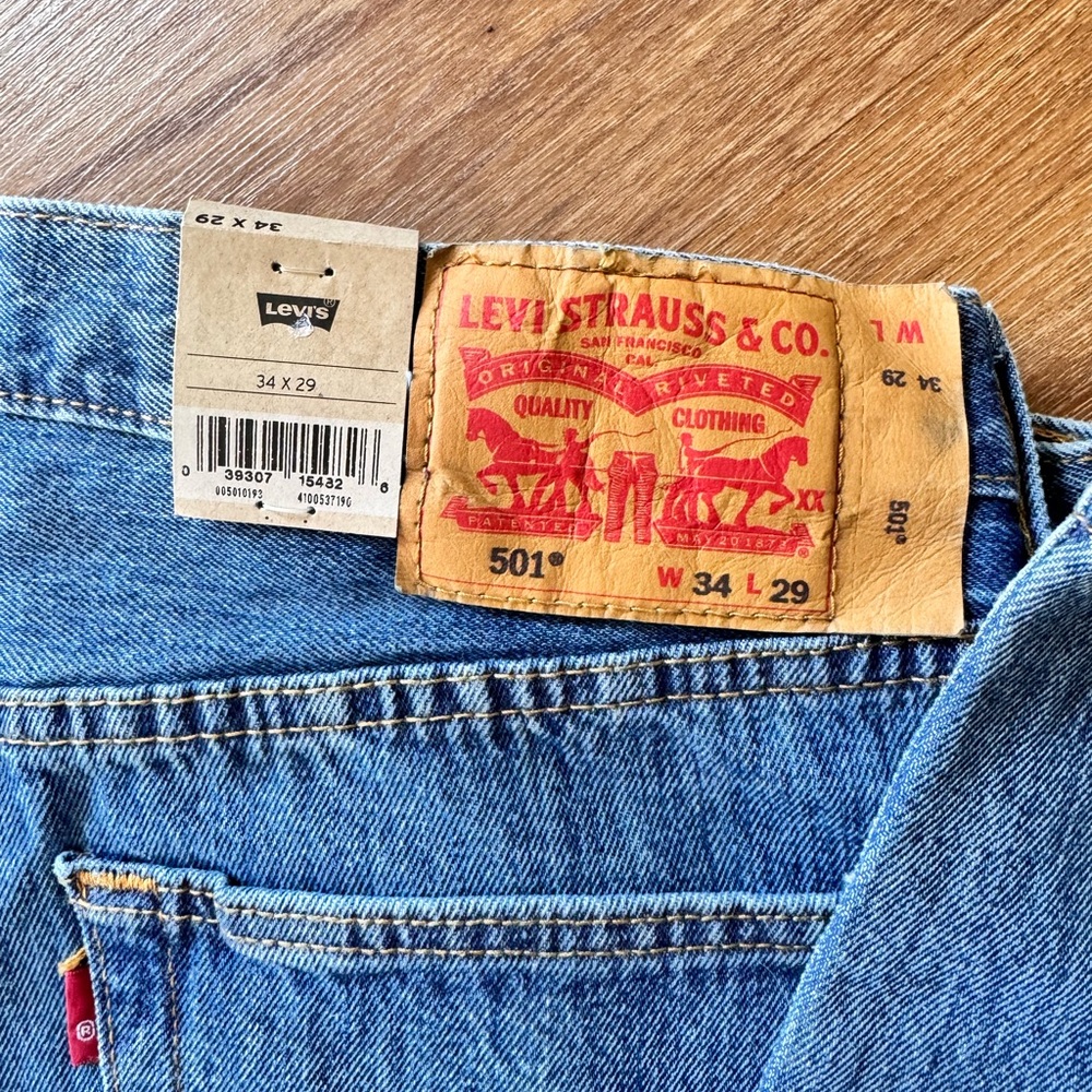 Levi's Men's 501 Classic Straight Leg Blue Jeans Size W34 L29 NWT - Picture 2 of 6